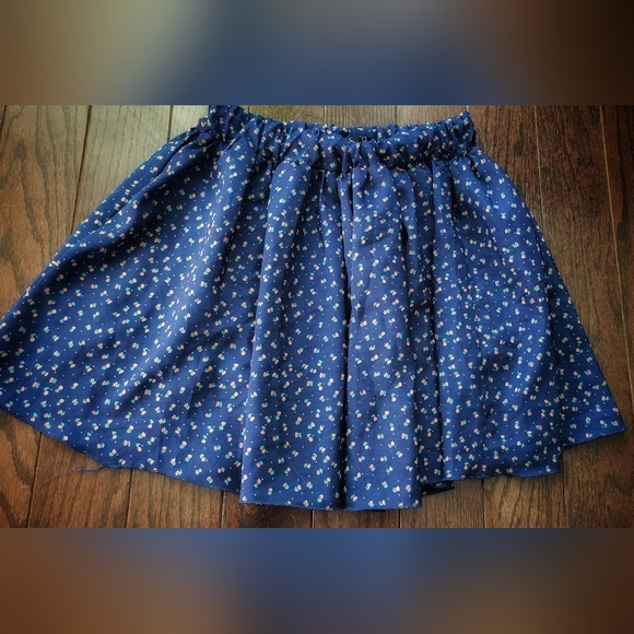 Dont Know Dresses & Skirts - Beautiful Blue/White Skirt with Shorts